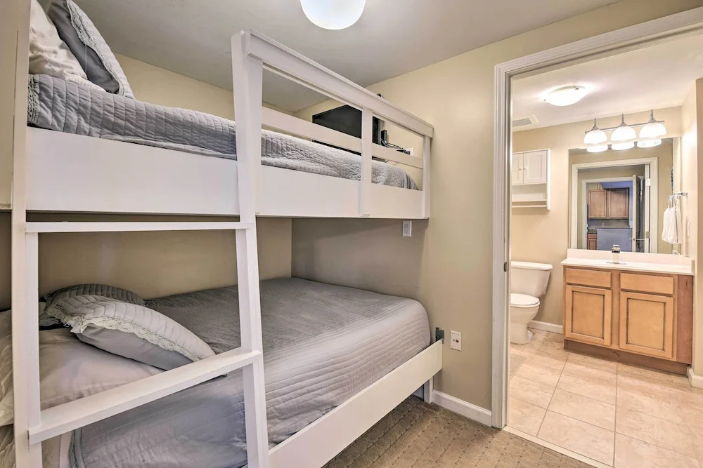 Modern Resort Condo With Balcony - Walk to Beach!