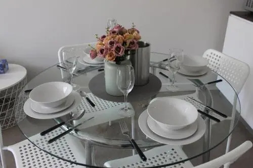 Exquisite Family Home +Parking, Close to CBD