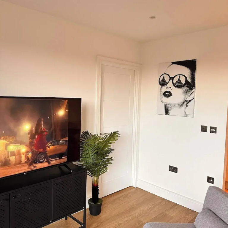 Cozy one Bedroom With a Big Balcony and Parking
