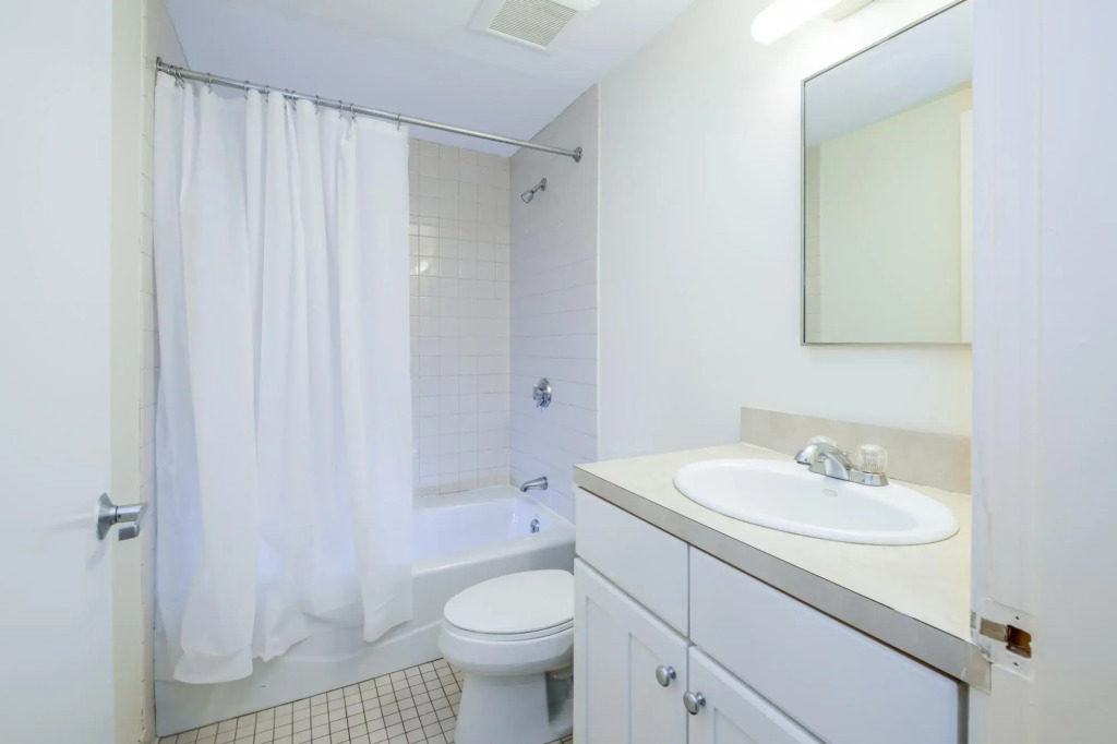 Luxury 2BR + 100 Walkscore | Theatre District | Evonify
