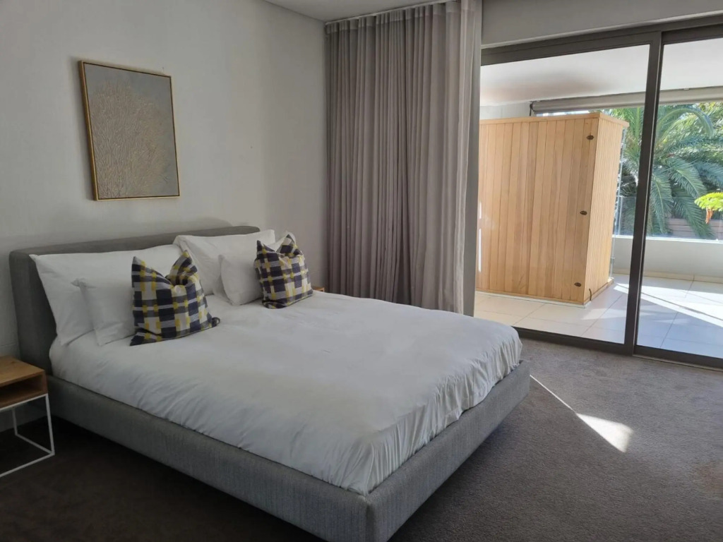 Amara Lincoln - 100m From Camps Bay Beach