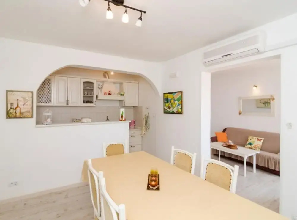 Ivo Guest House
