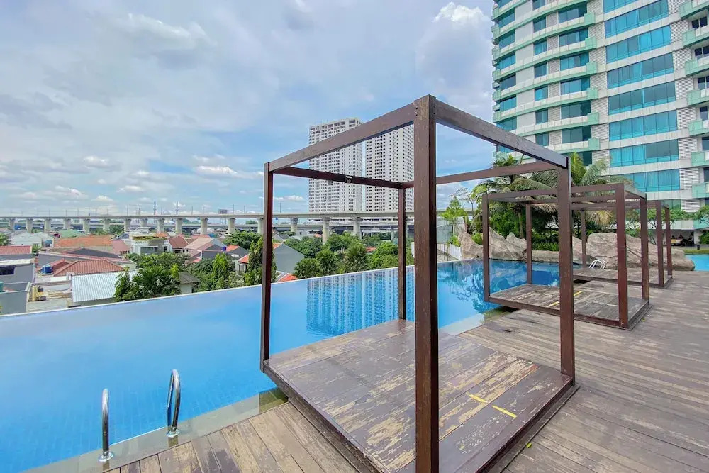 Warm And Minimalist 1Br Without Living Room Grand Kamala Lagoon Apartment