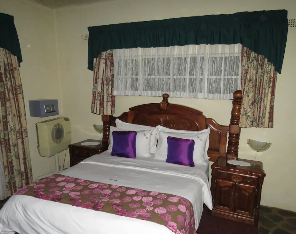 Parrot Lodge