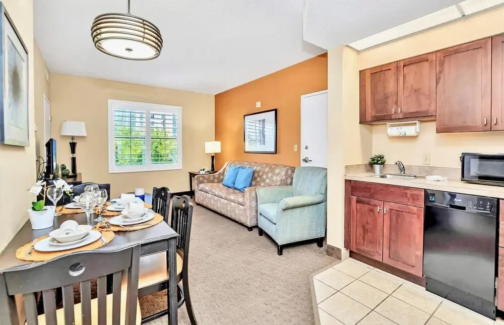 1BR King Suite - Pool Hot Tub and Arcade Room