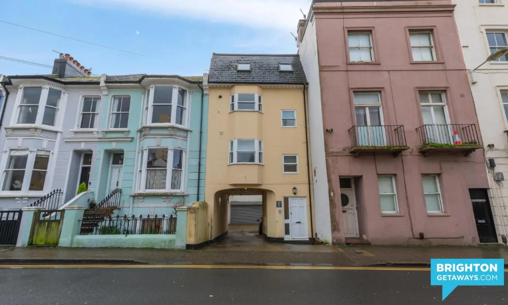 Seabright Townhouse | By My Getaways | Parking for one car
