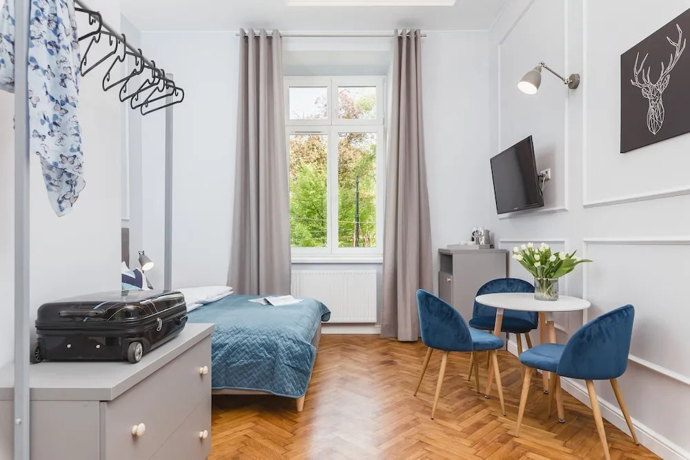 Travelers Best Choice - Old Town Guesthouse - by Upstairs