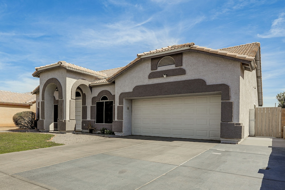 < 1 Mi to Talking Stick Amp! Family Escape w/ Pool