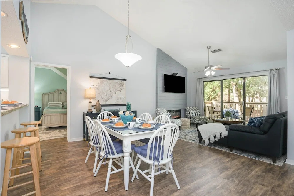 14d Richmond Park - Gorgeously Remodeled 3 Bed, 3 Bath Villa 3 Bedroom Villa