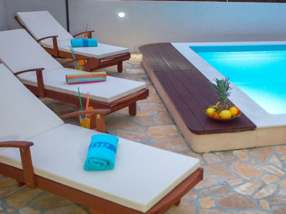 Holiday House With sea View, Outdoor Pool and Free Private Parking