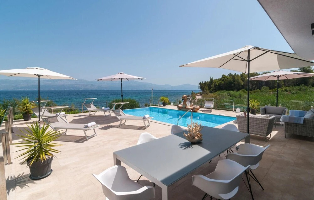 Stunning Home in Sutivan With Wifi, Outdoor Swimming Pool and Heated Swimming Pool