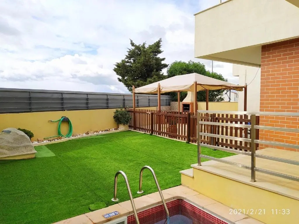 Cozy villa with pool and Barbecue