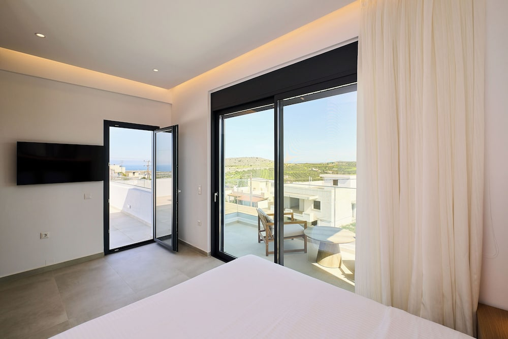 POLYTELIA - Luxury Living