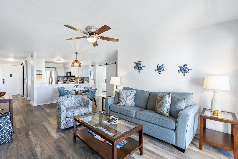 Kihei Akahi D-515: Newly Renovated Ocean View, No Carpet, 3 Zone Split AC, Wi-fi