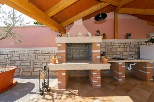 Villa Petra, Kaštelir