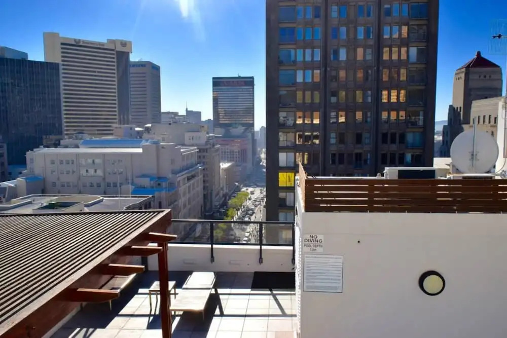 Studio Apartment With Roof Top View