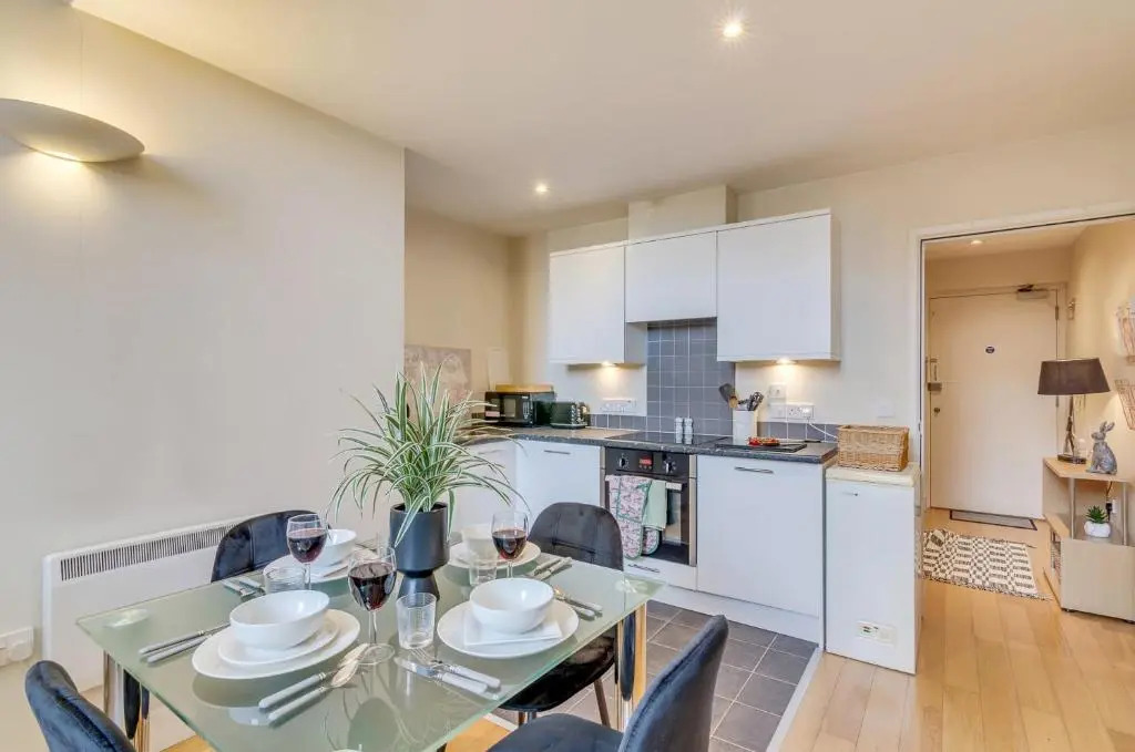 King St 1 bed apartment