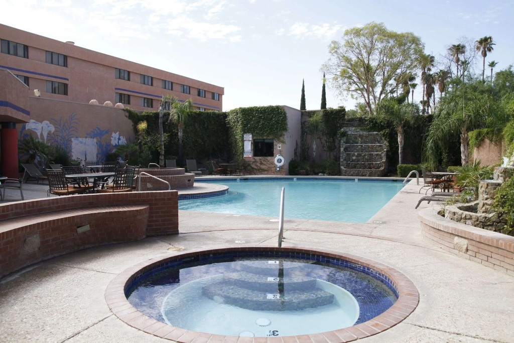 Ramada by Wyndham Viscount Suites Tucson East