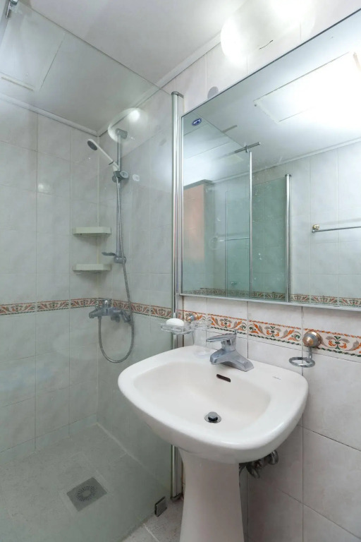 LUCERE - Binny's Guesthouse 'A' type