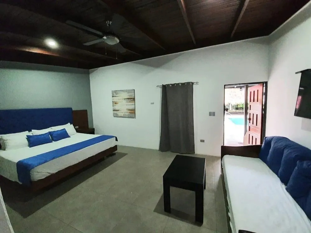 Hotel Blue Marlin - Nightclub & Sports Bar on Site