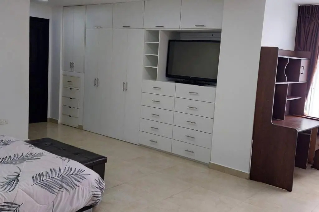 Hermoso y amplio apartamento, Embajada Americana