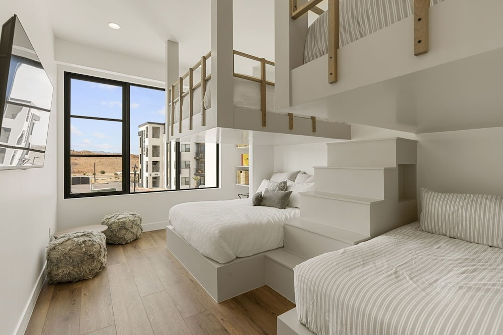 Pearl Beach A+b 6 Bedroom Home
