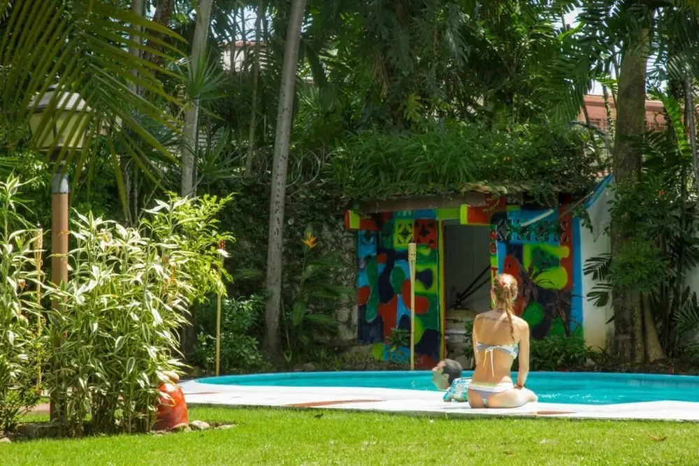 Los Mostros Hostel