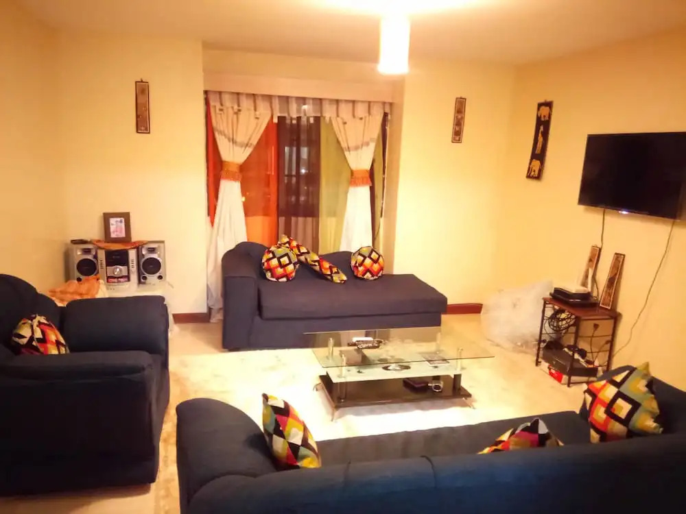 Exquisite Airport Apartment
