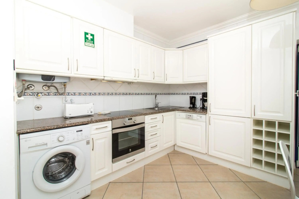 Oura Sunrise II Apartment by Stay-ici, Algarve Holiday Rental