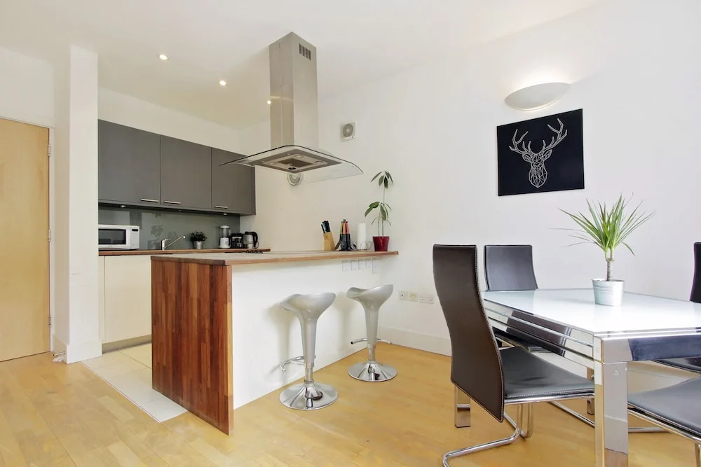 2 Bdr in Kensington E1 by the Residences