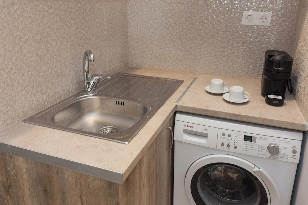 Fresh Exarcheia Studio w Balcony & Style