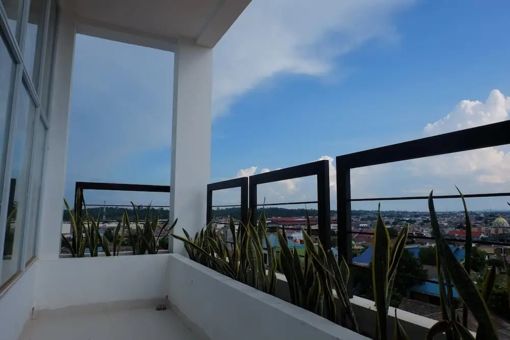 Sky Inn Express Hotel