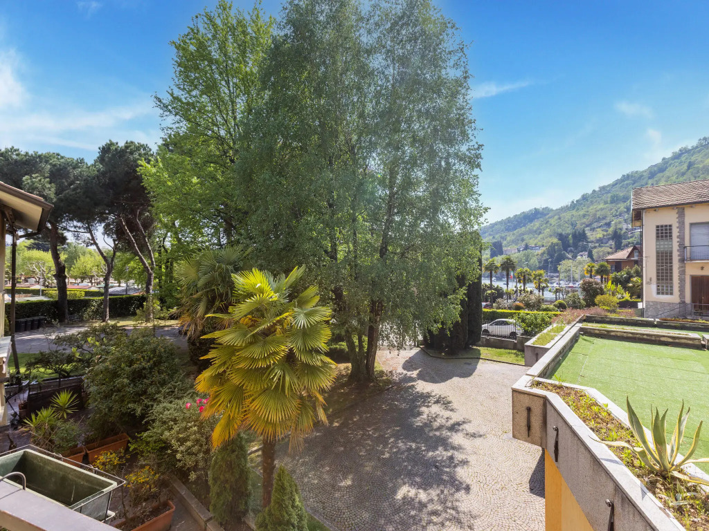 Snug apartment in Lesa with balcony