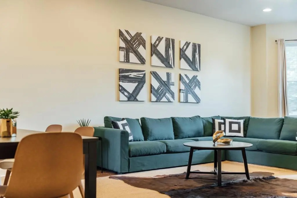 Spacious and Airy Apartment for Big Groups!
