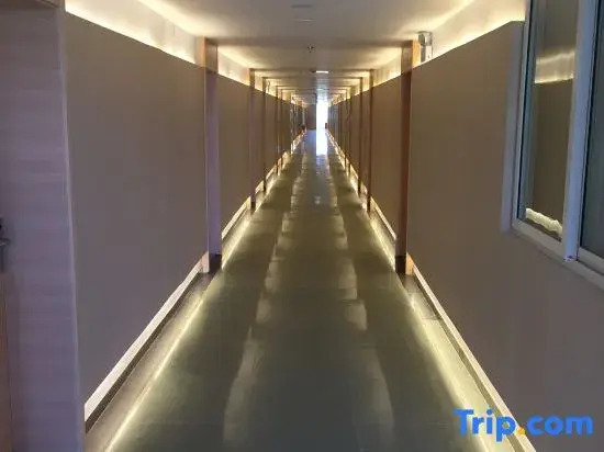 Qingdao Jinshancheng Business Hotel (Qingdao North Station Shuiqinggou Subway Station)
