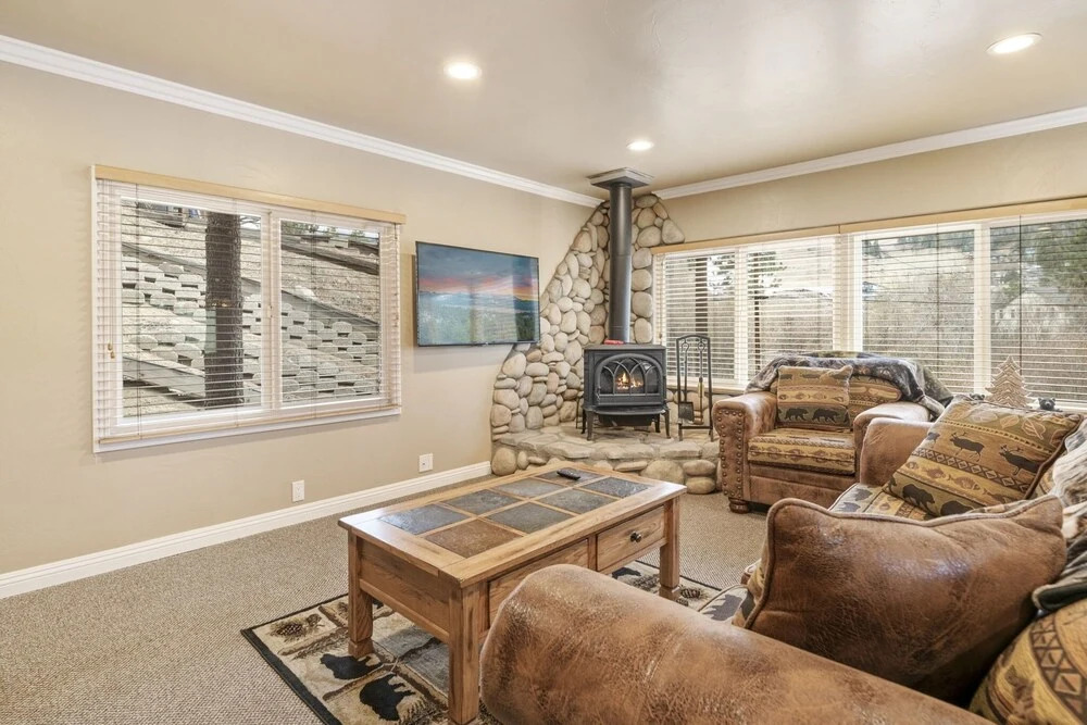 31 - Serenity Pines 4 Bedroom Home by Redawning