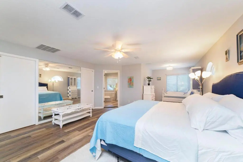 Luxury Ocean Blue beach house- 3 bed room Dog friendly