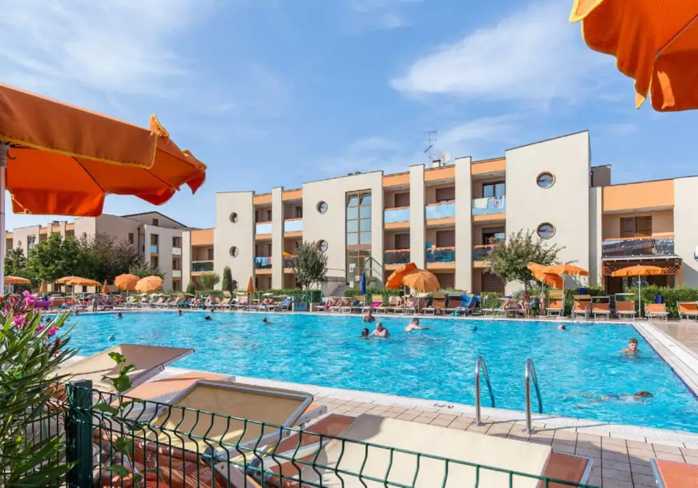 Modern Residence With Pool Quiet Location - Apartment With Private Garden