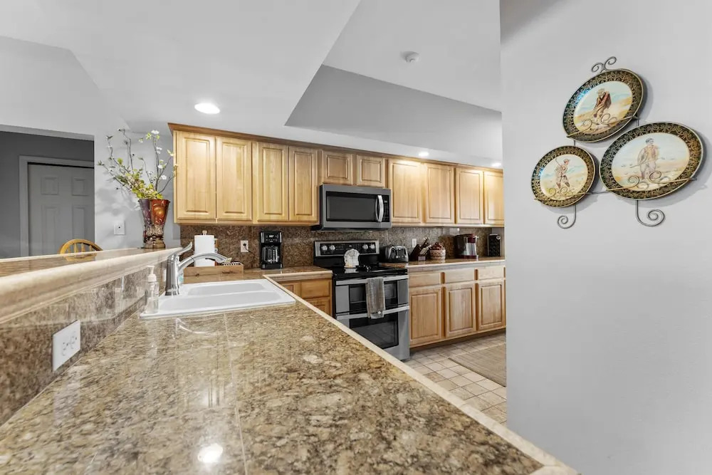 Green Mountain Grand 4 Bedroom Condo by RedAwning