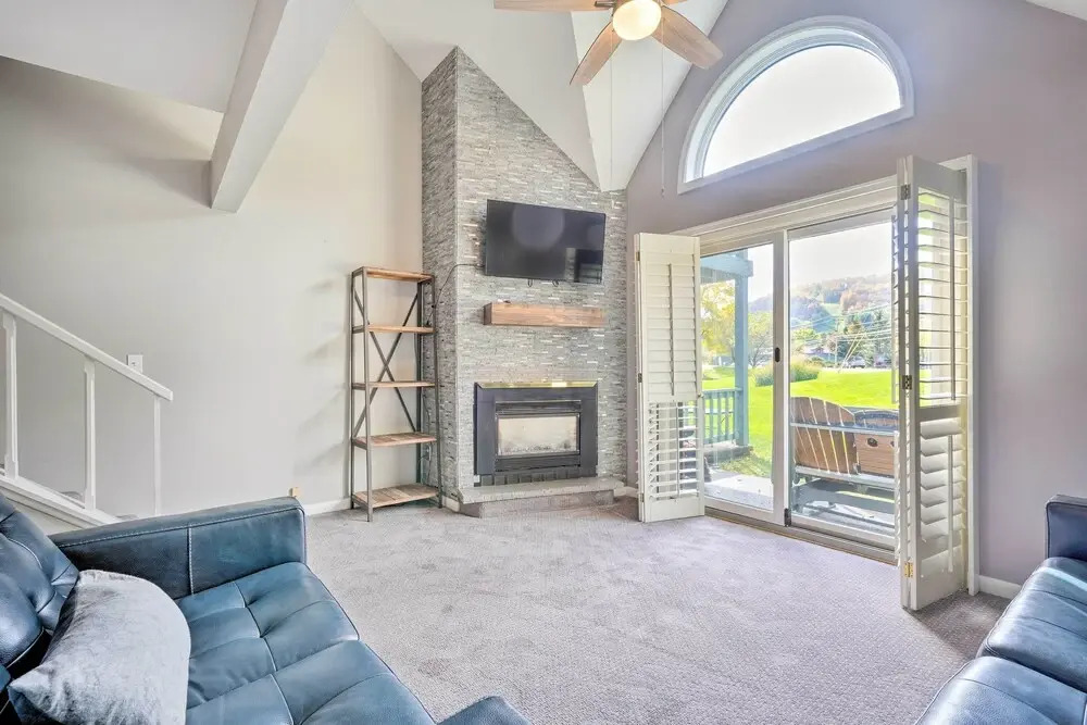 Ellicottville Townhome ~ Half Mi to Slopes!