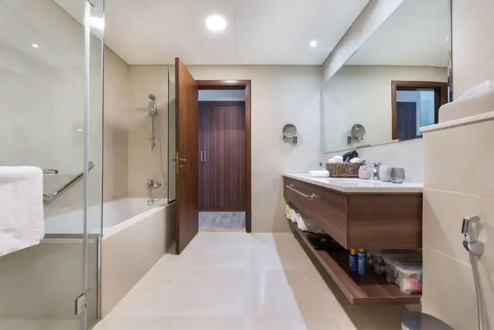 Maison Privee - Chic Coastal Escape w/ Sea Views on Palm Entry
