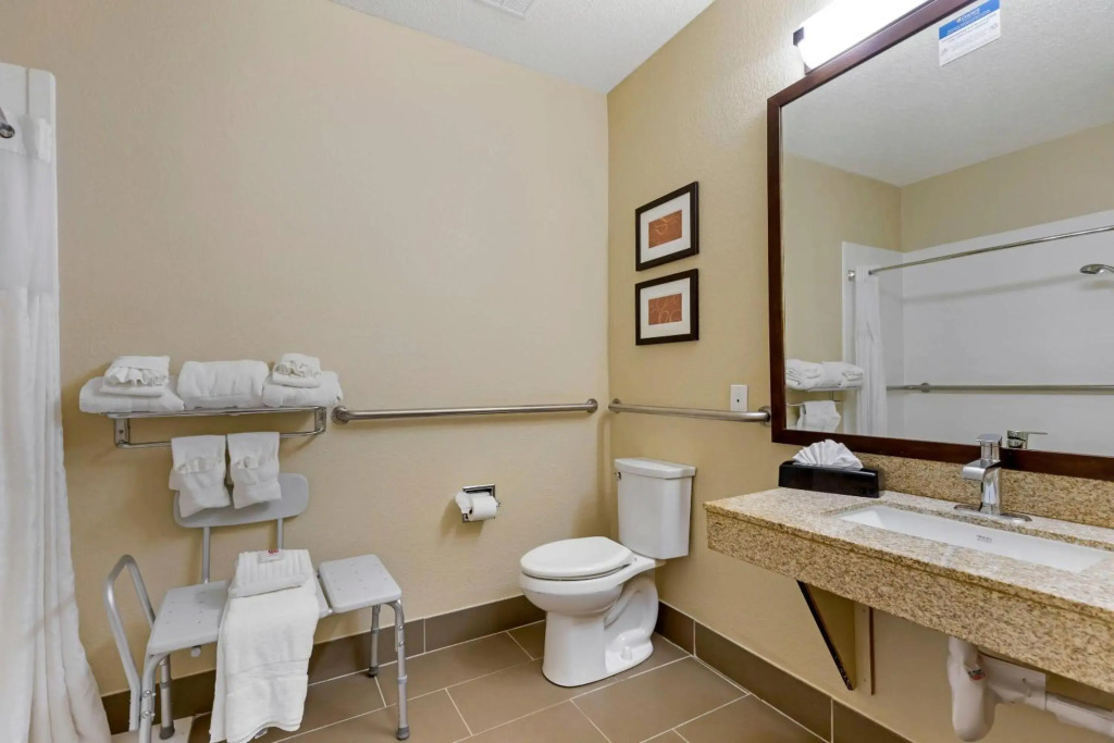 Comfort Suites Lakewood - Denver