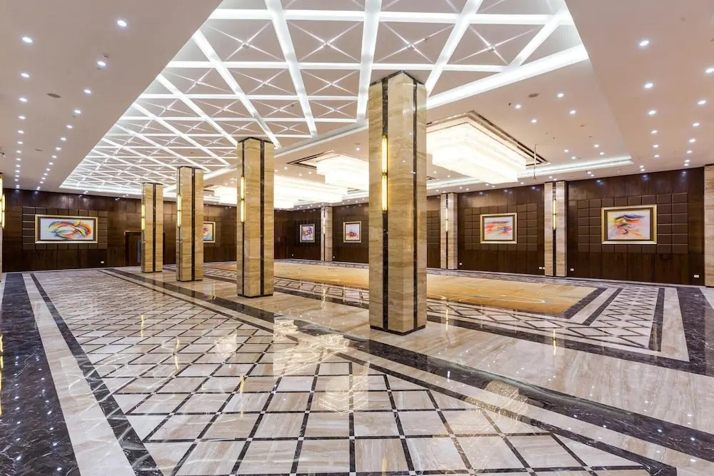 Hotel Saffron Crest