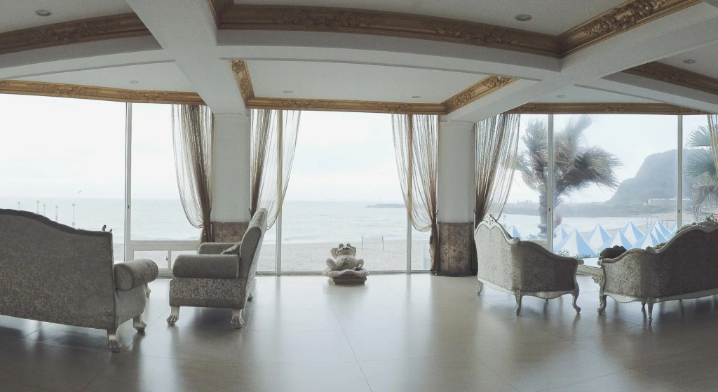 White House Hot Spring Beach Resort