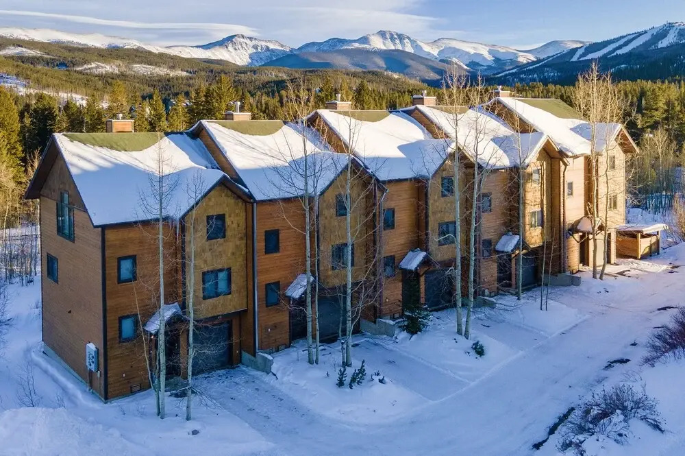 Silversnow 476 3 Bedroom Townhouse by RedAwning