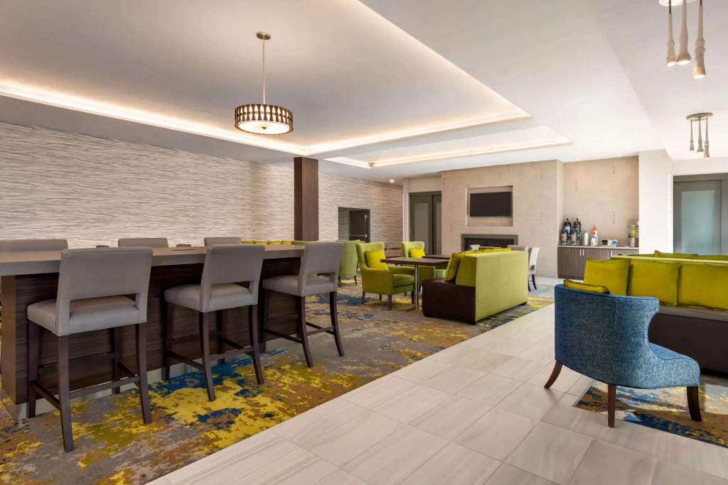 La Quinta Inn & Suites by Wyndham Orlando I-Drive Theme Parks