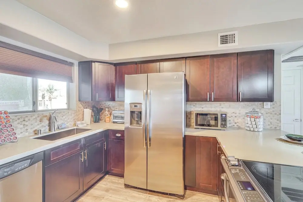Walkable Waterfront Oasis w/ London Bridge Views!