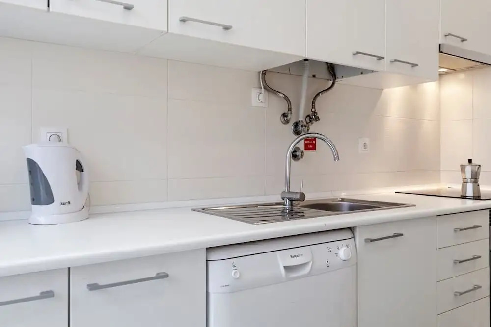 Minimalist 2bdr Apt in Lisbon, Excellent Location