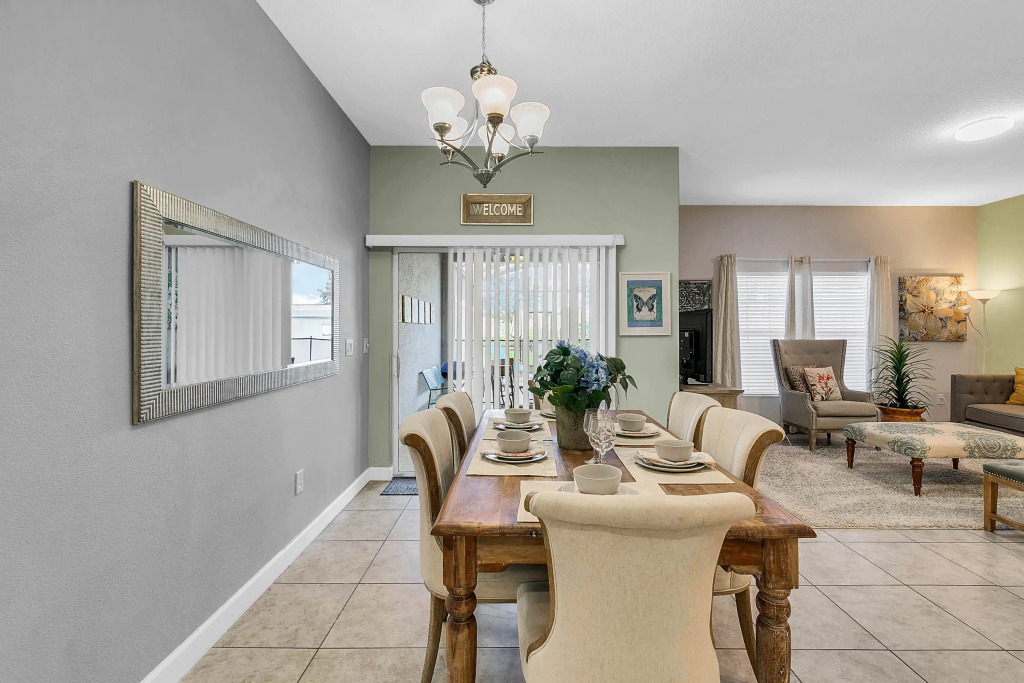 4 Bd 3 Ba Storey Lake 3150 Pp