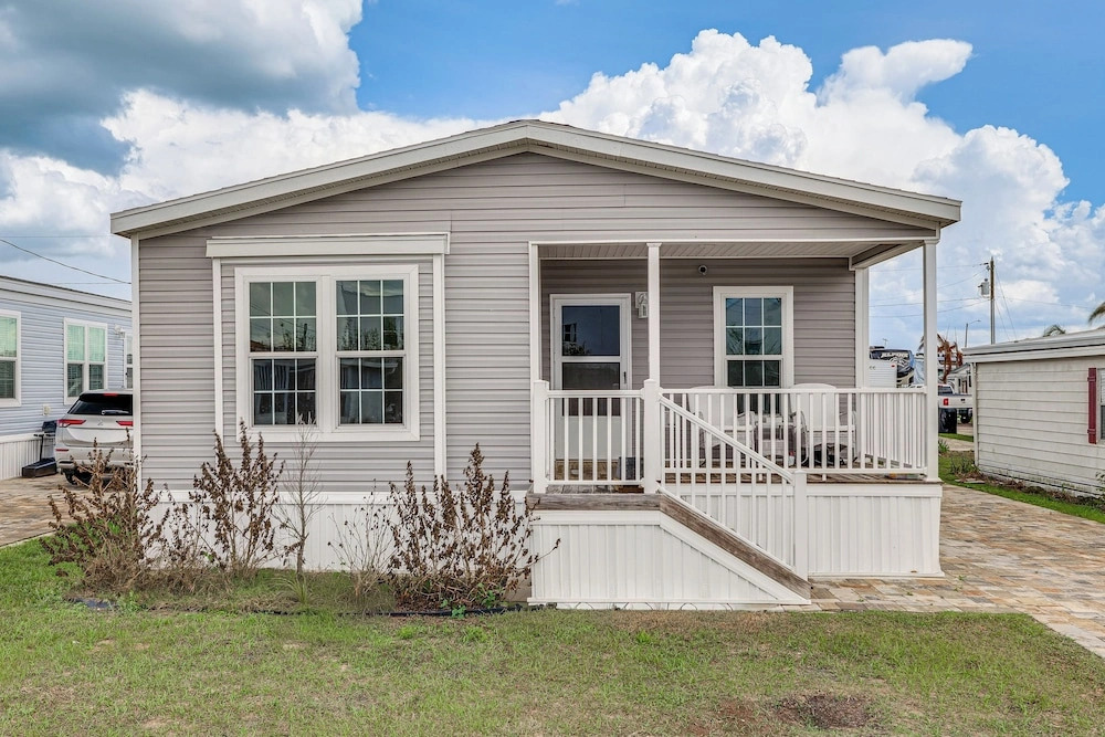 7 Mi to Disney: Family Home w/ Heated Pool Access